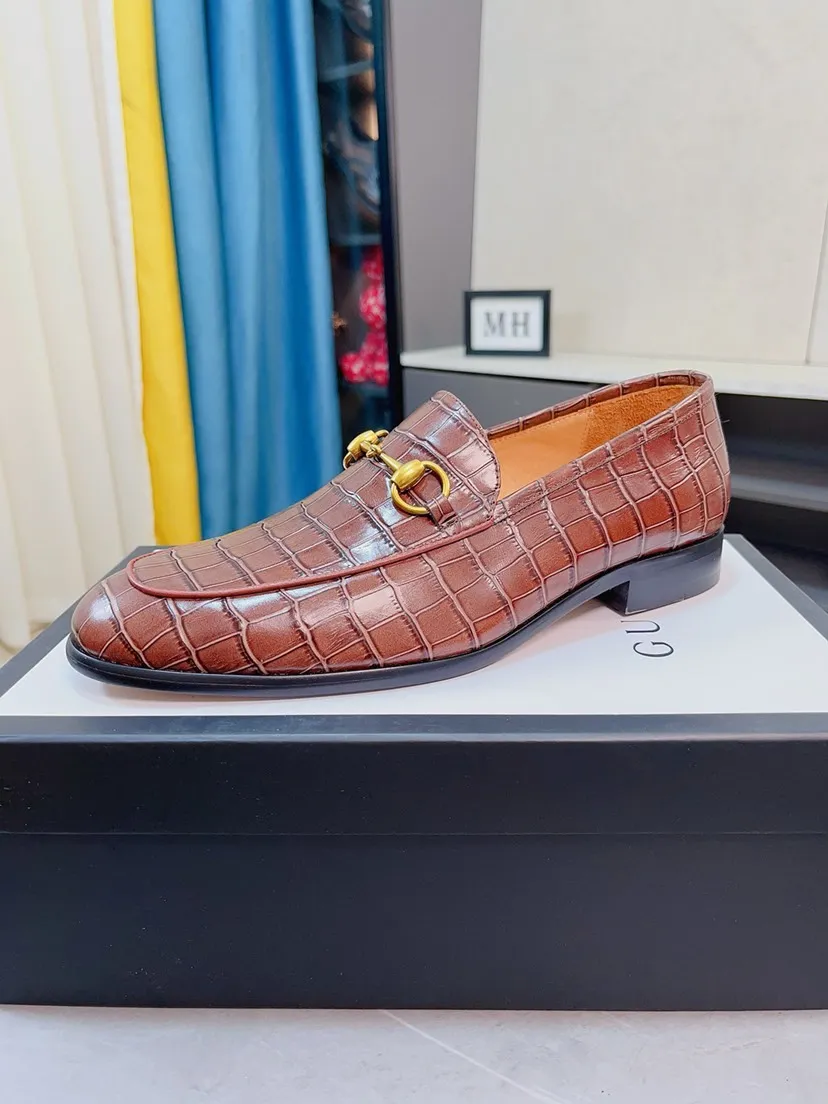 Men's shoes💰520🌸🌸【GUCCi】Original calfskin, water-dyed cowhide lining, original outsole, men's and women's fashion, formal casual leather shoes, slip-on men's and women's shoes series, young fashion, European and American trends, British style, random matching, comfortable feet, standard code: men's size 38-44 (45 can be customized)\nGrade: same style as the official website, original quality
